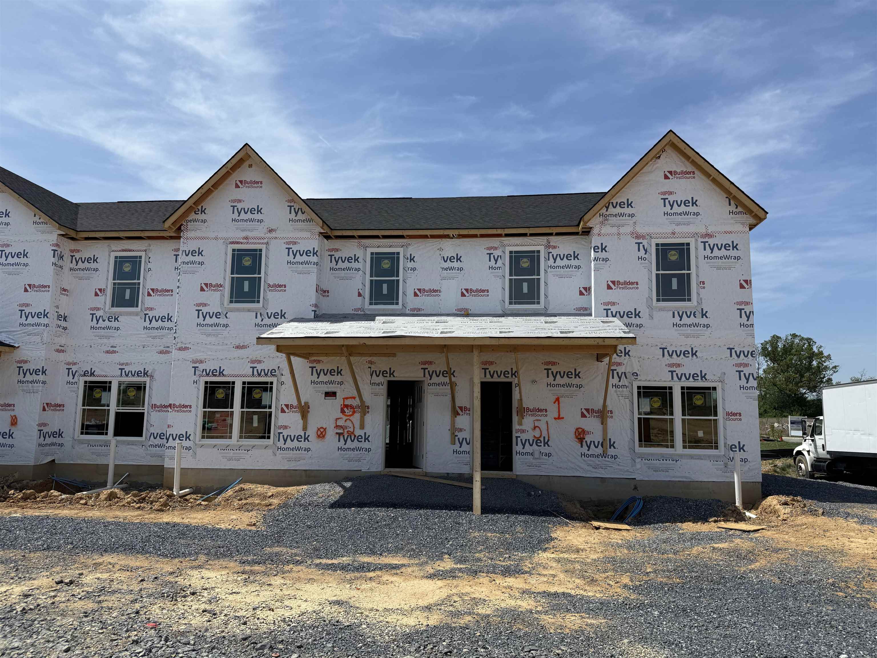 5 BARNYARD CIR