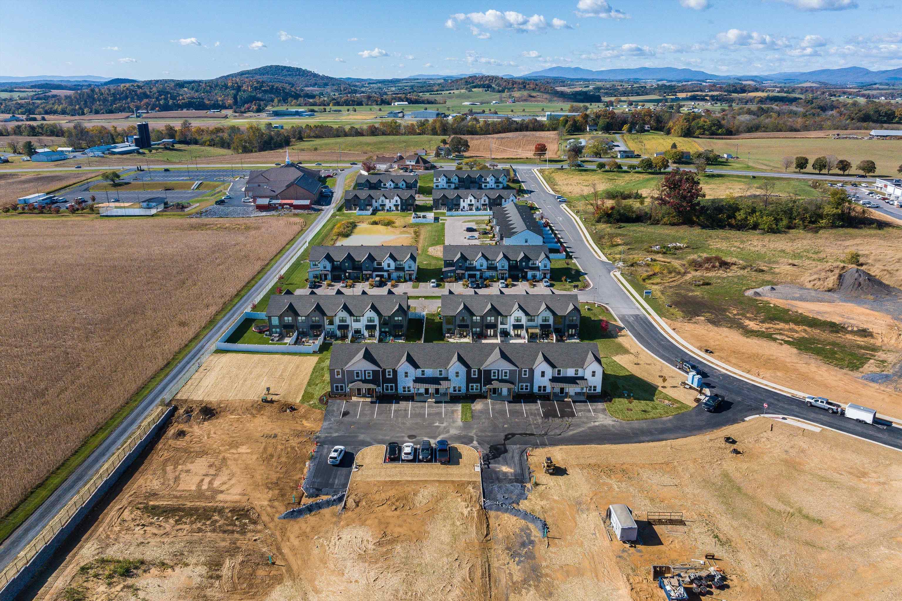 5 BARNYARD CIR