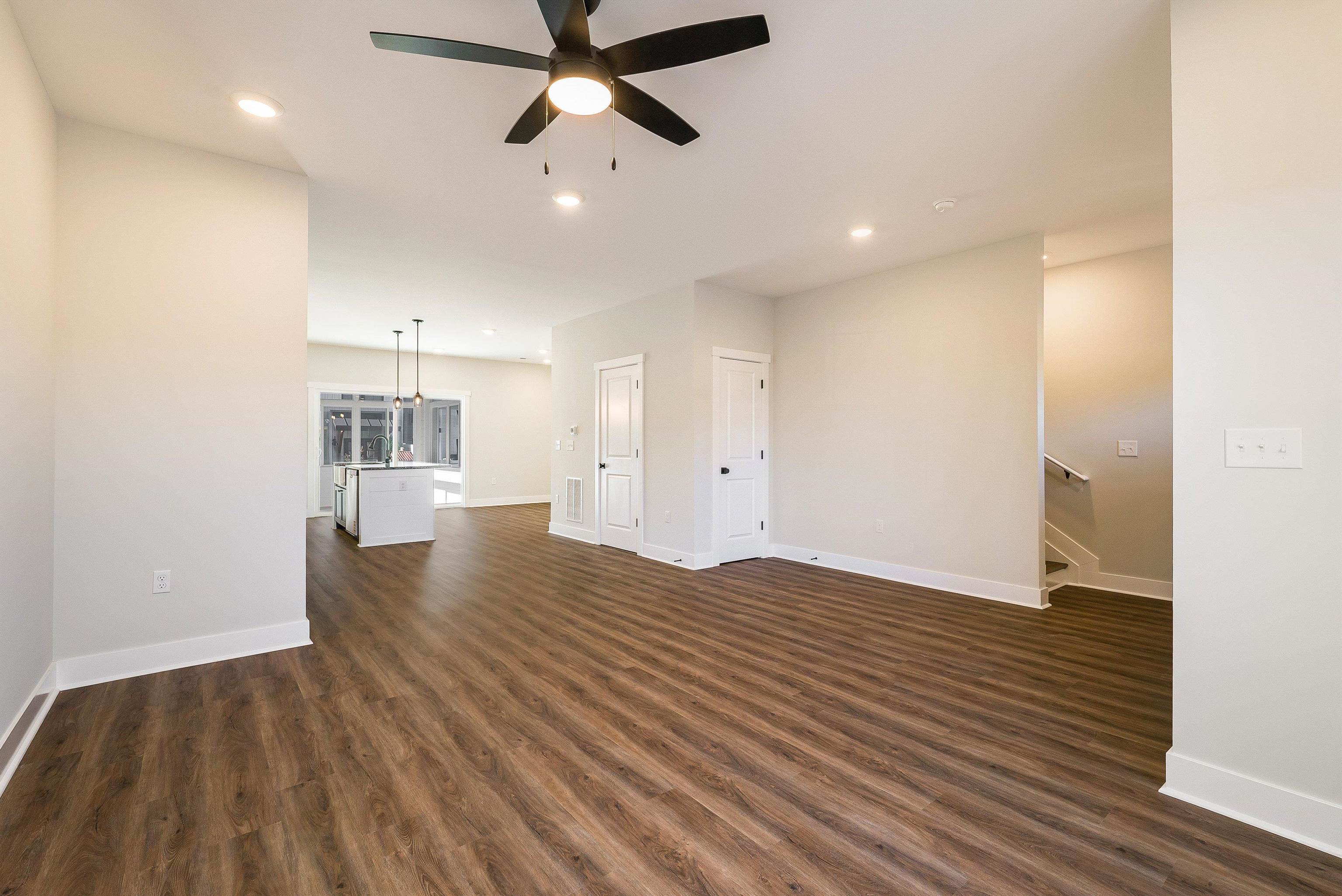 13 BARNYARD CIR