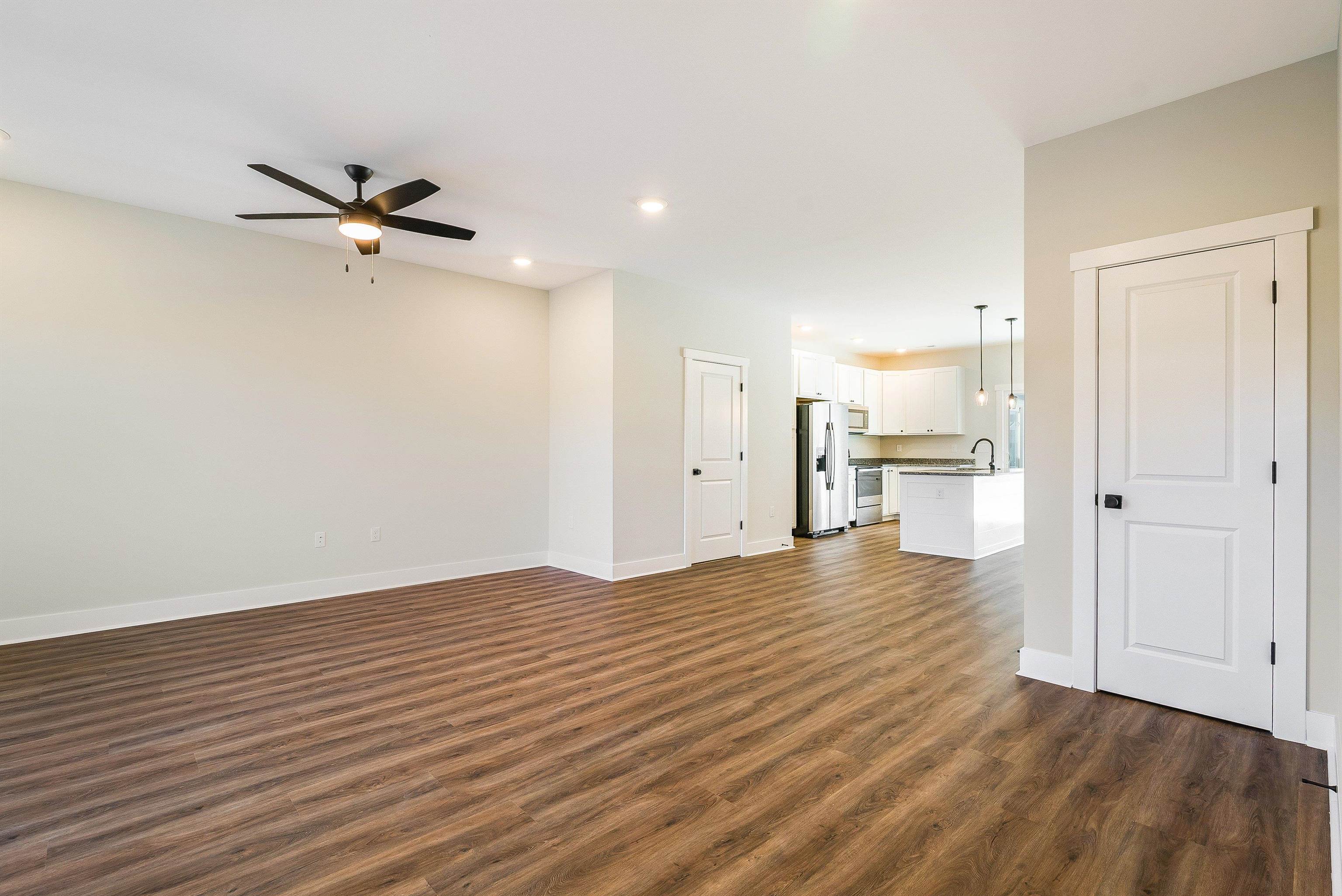 13 BARNYARD CIR