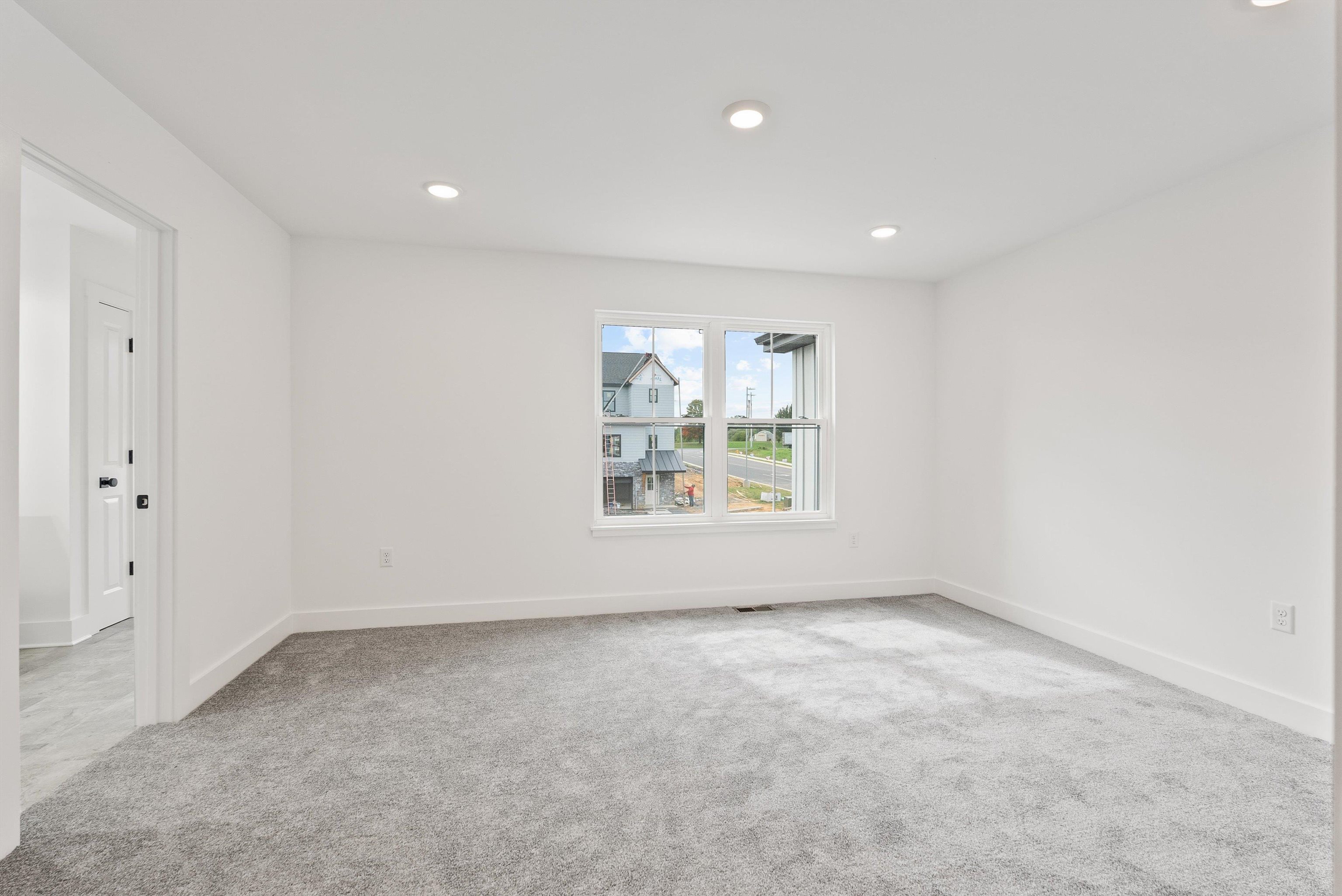 13 BARNYARD CIR