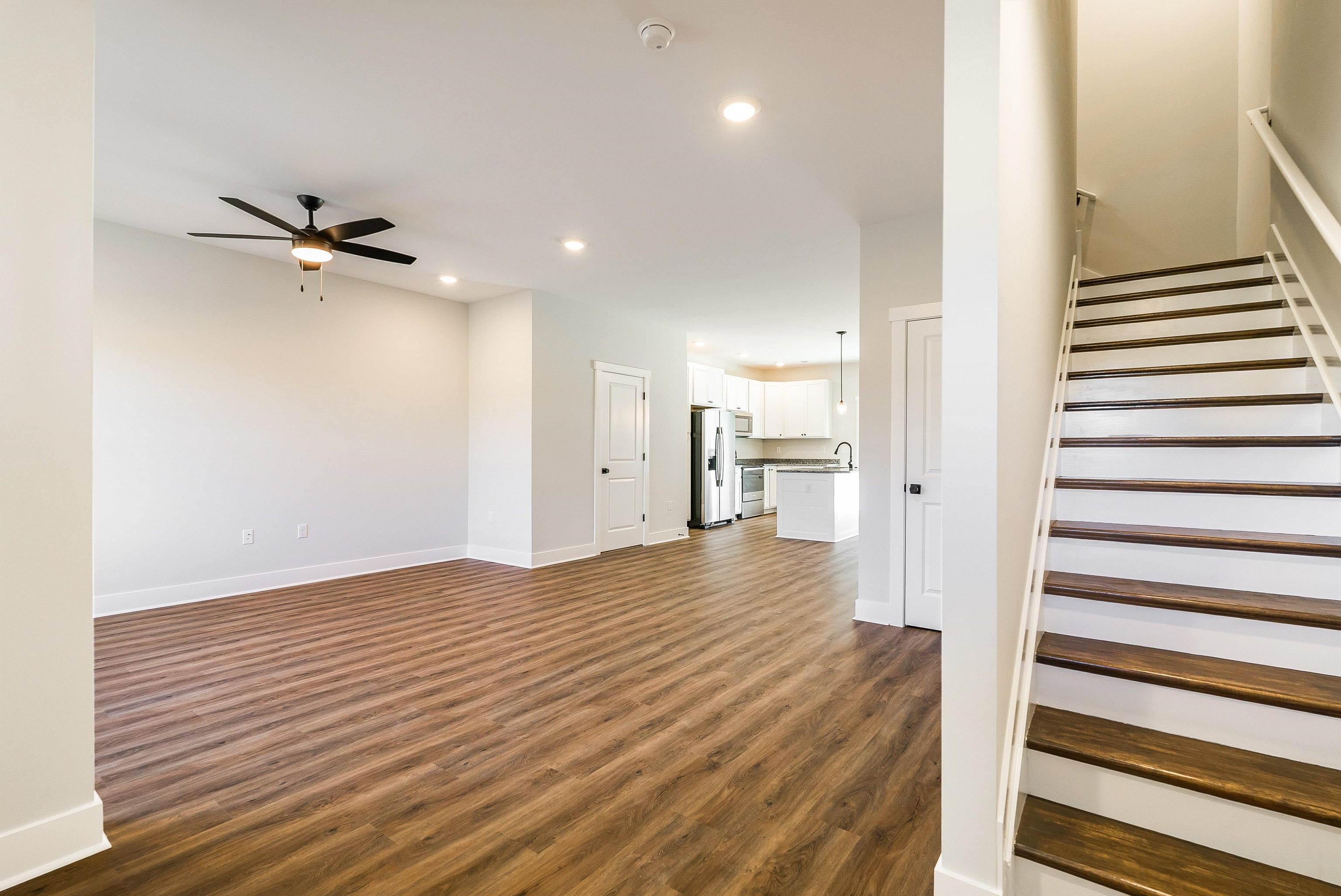 13 BARNYARD CIR