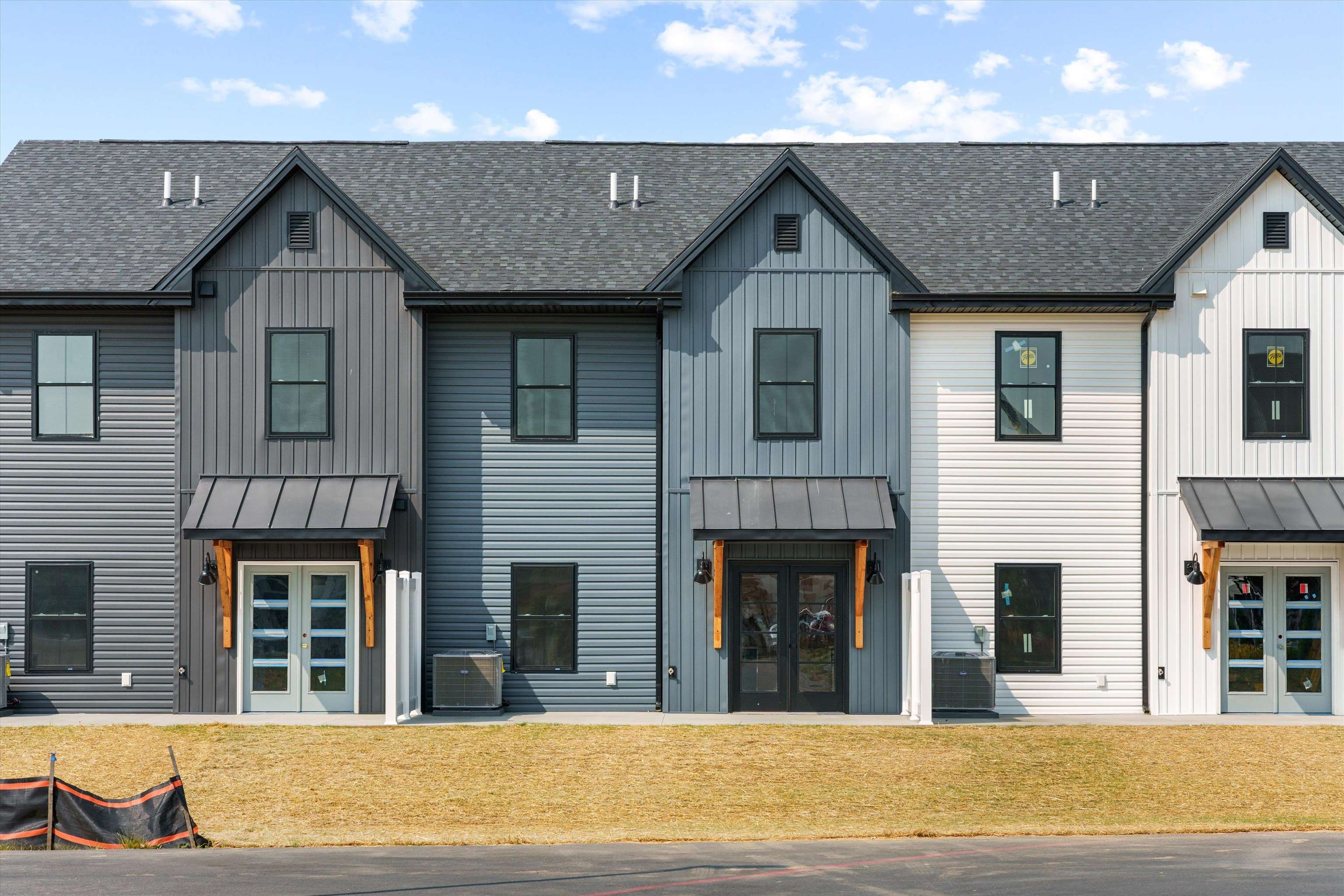 13 BARNYARD CIR