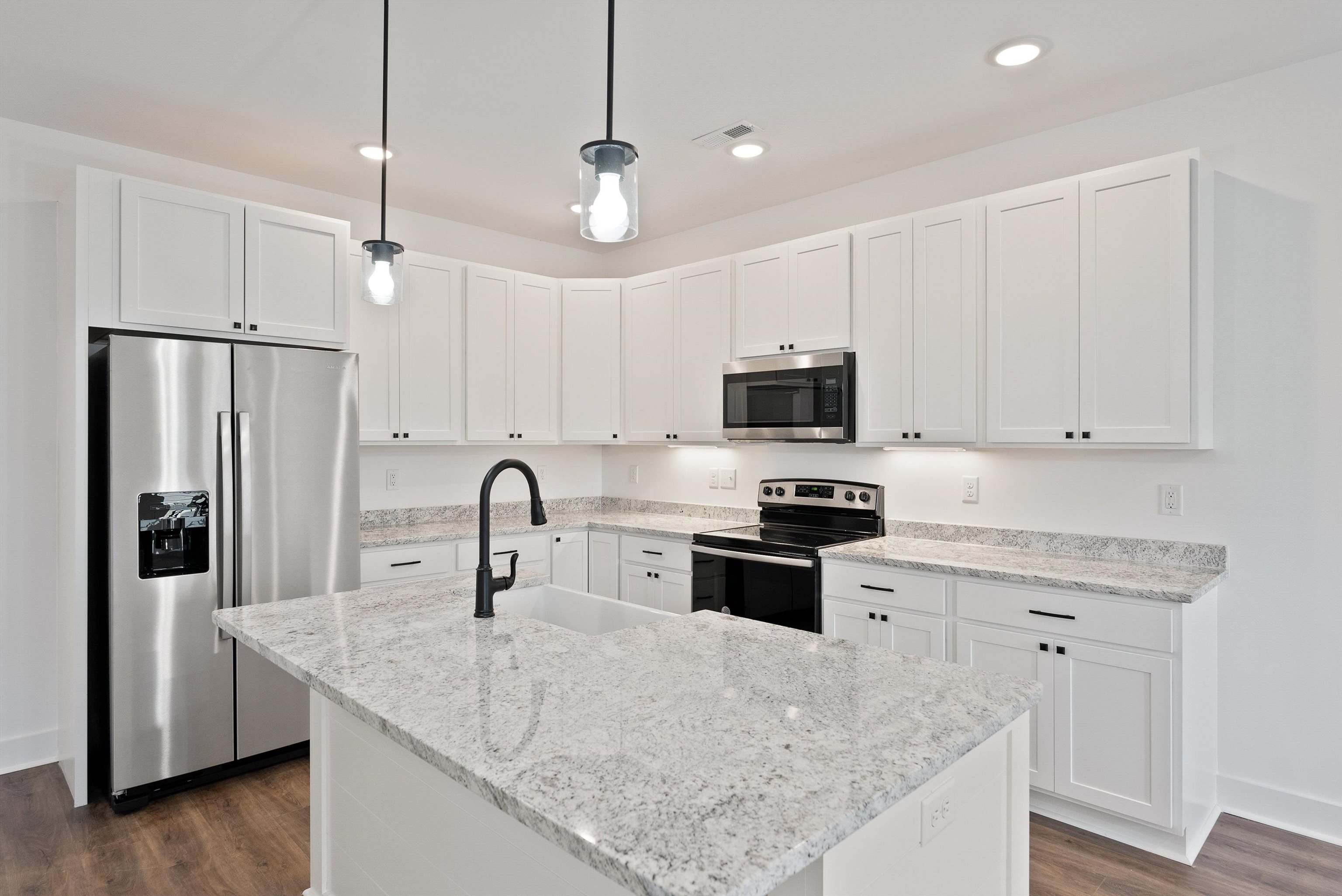 25 BARNYARD CIR