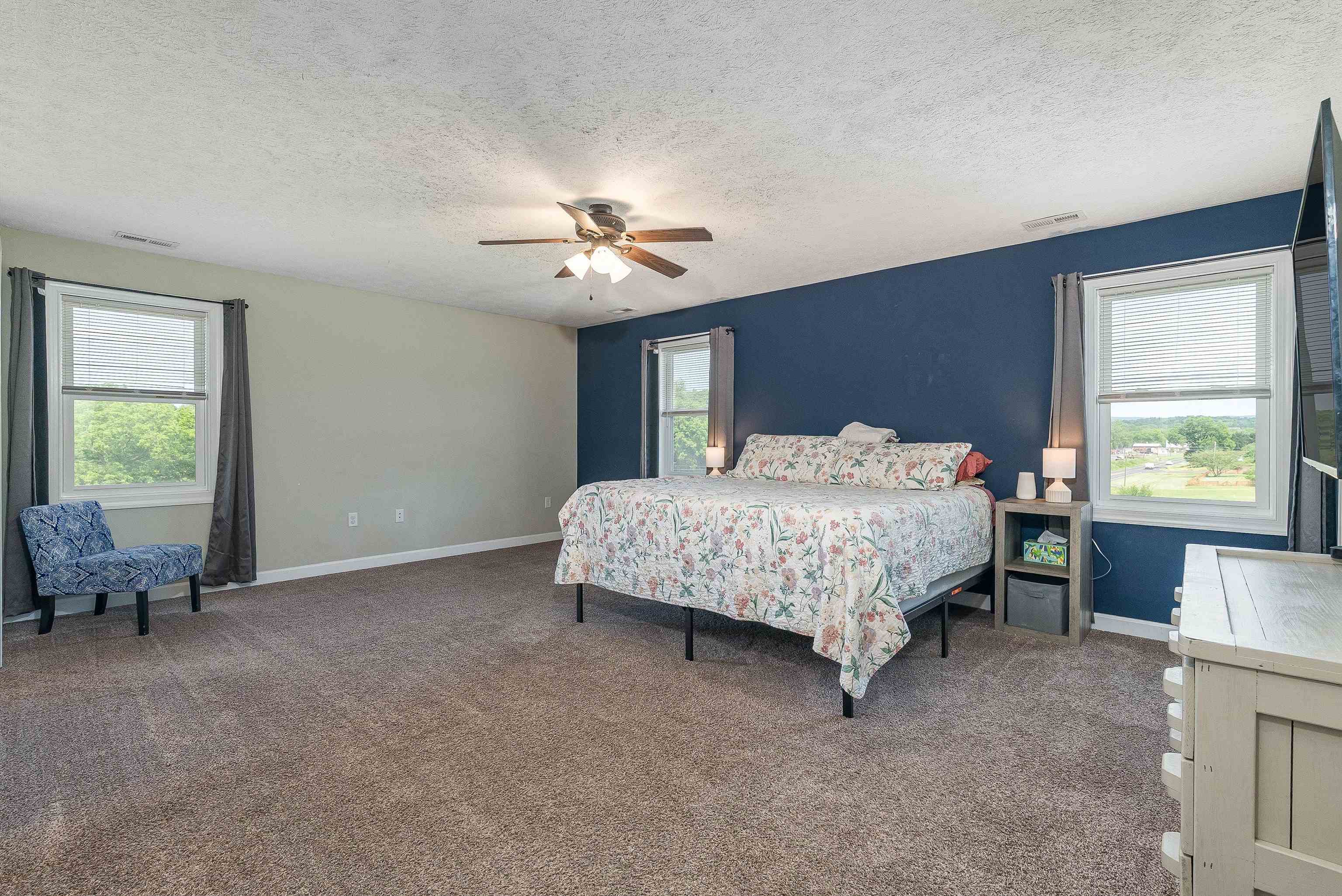 324 RUSTIC AVE