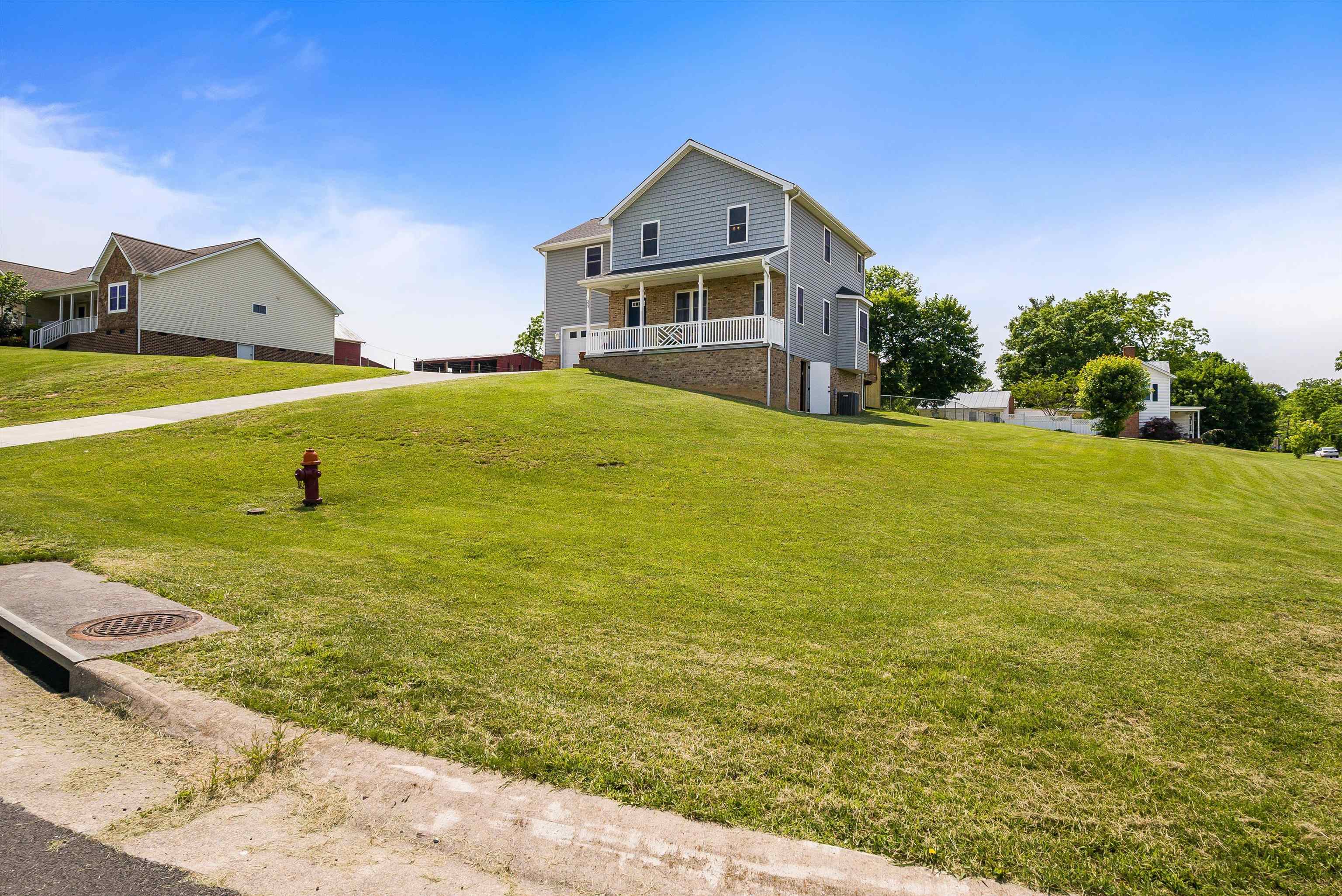 324 RUSTIC AVE