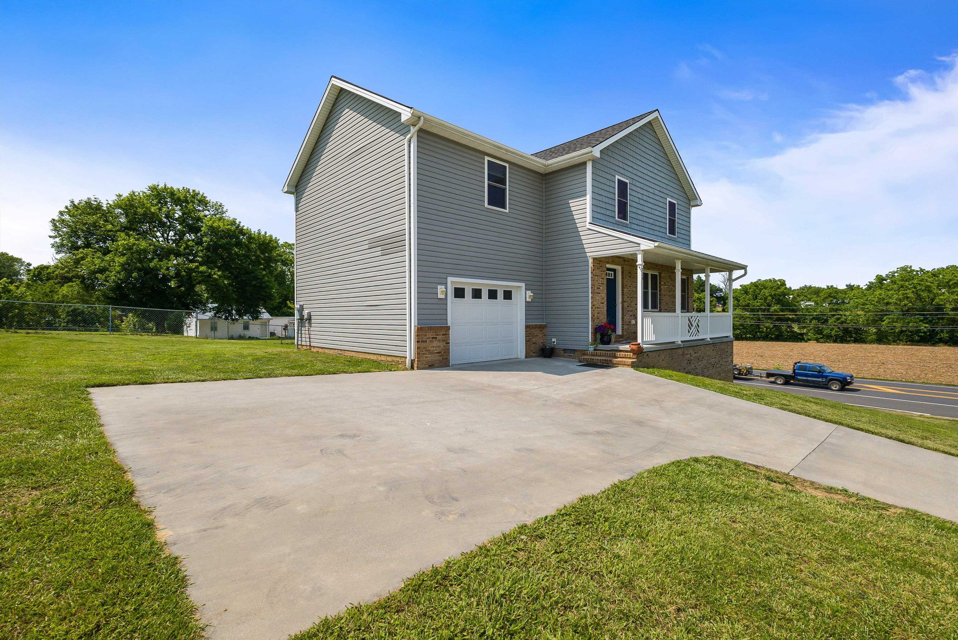 324 RUSTIC AVE