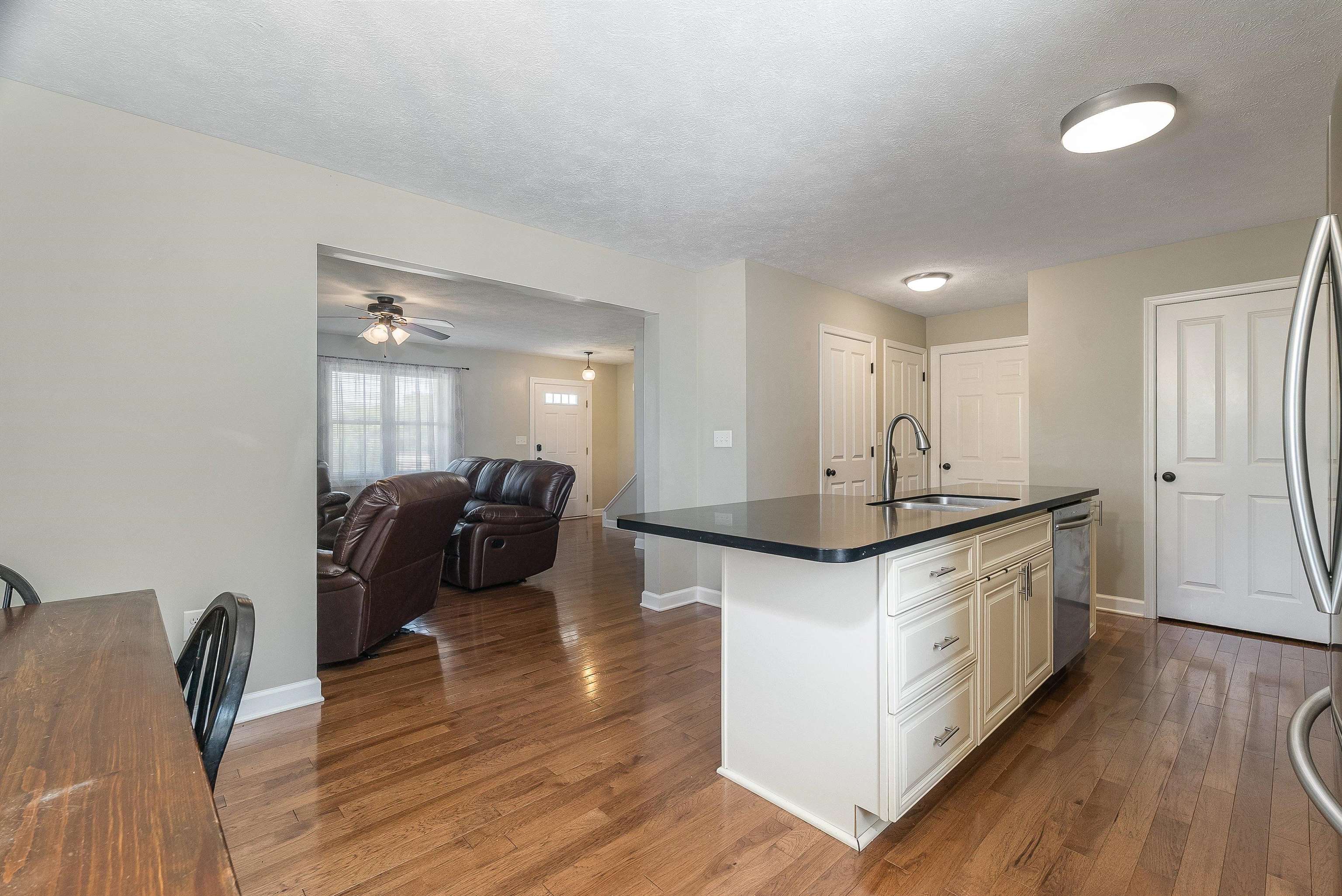 324 RUSTIC AVE