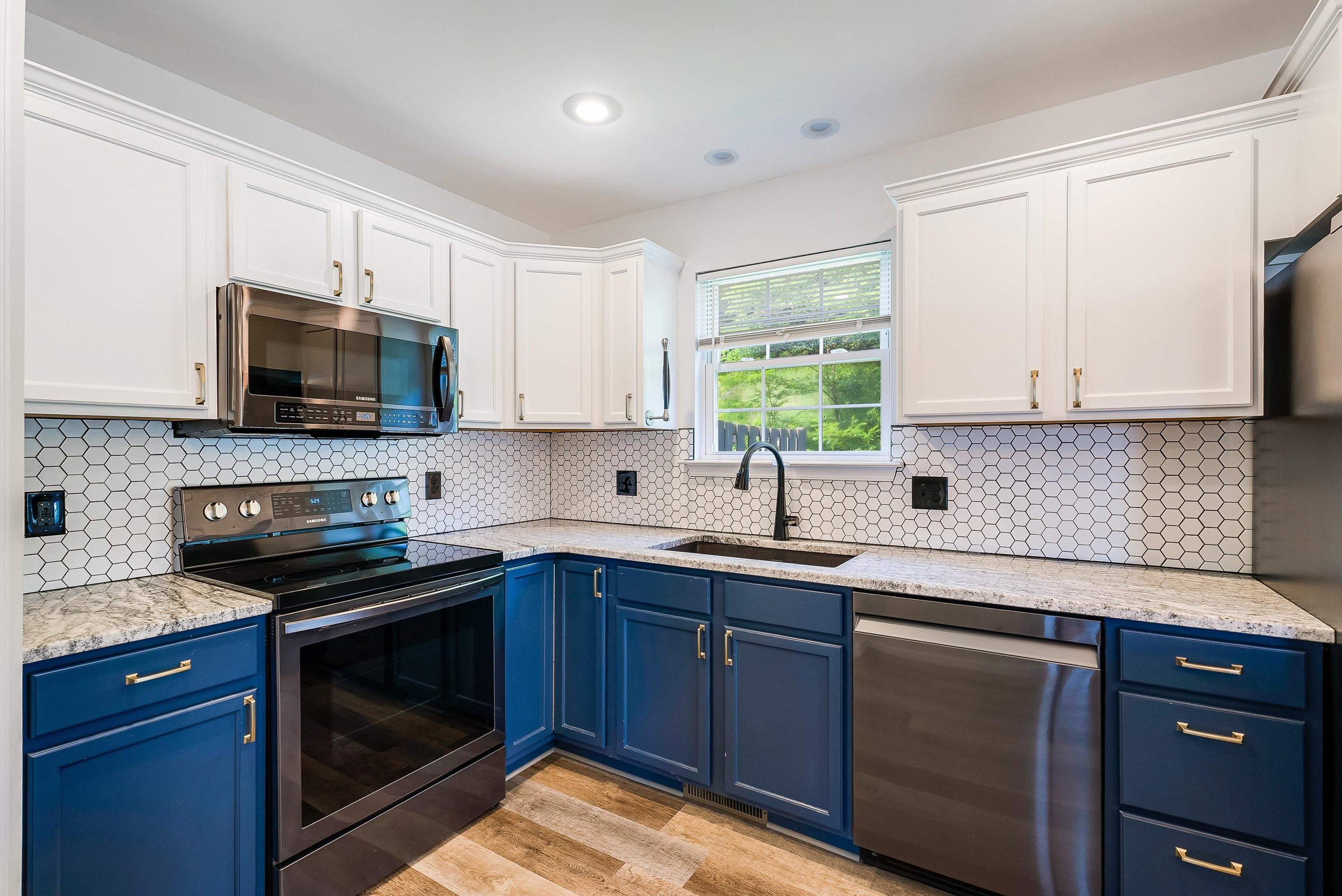 533 POINTE DR