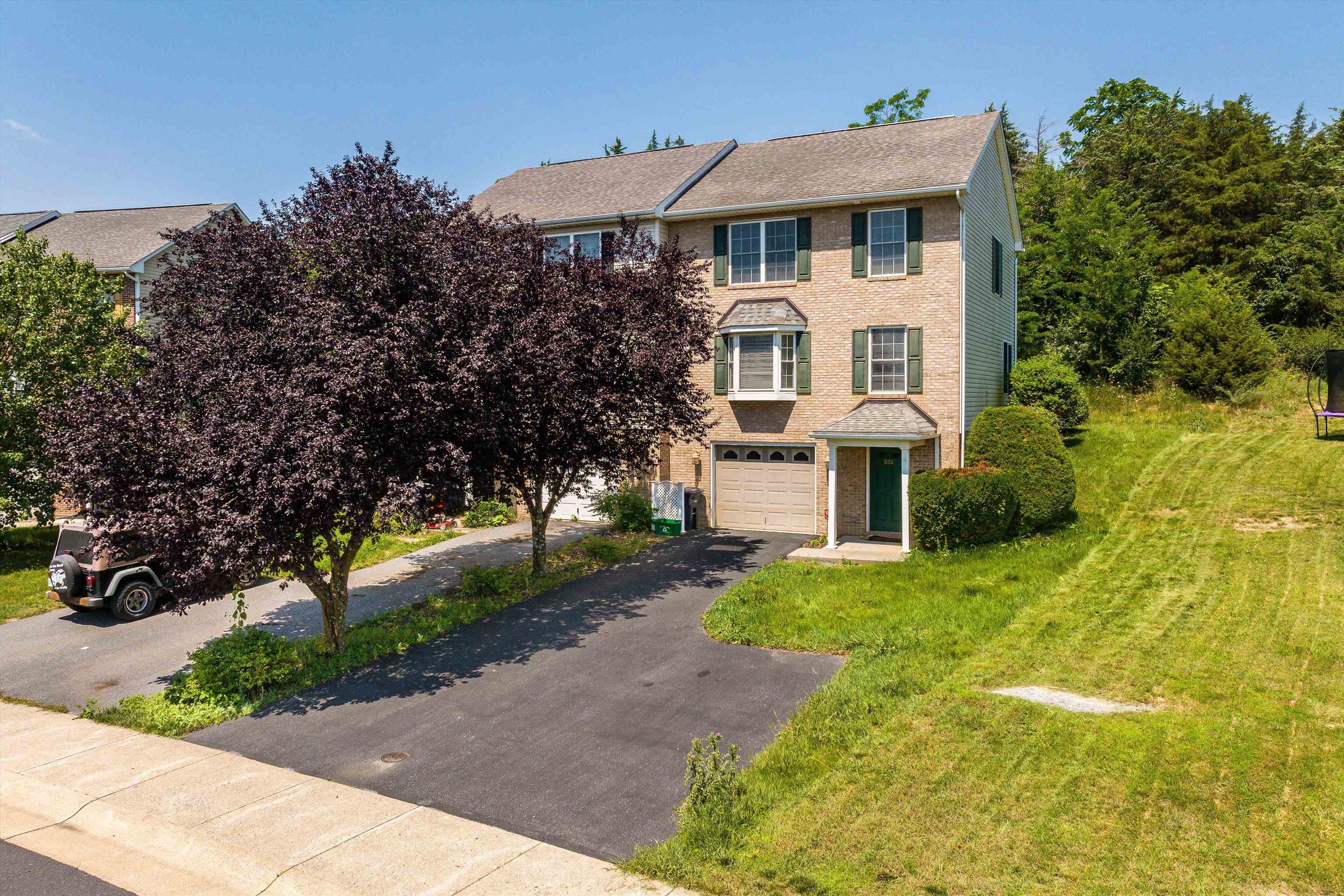 533 POINTE DR