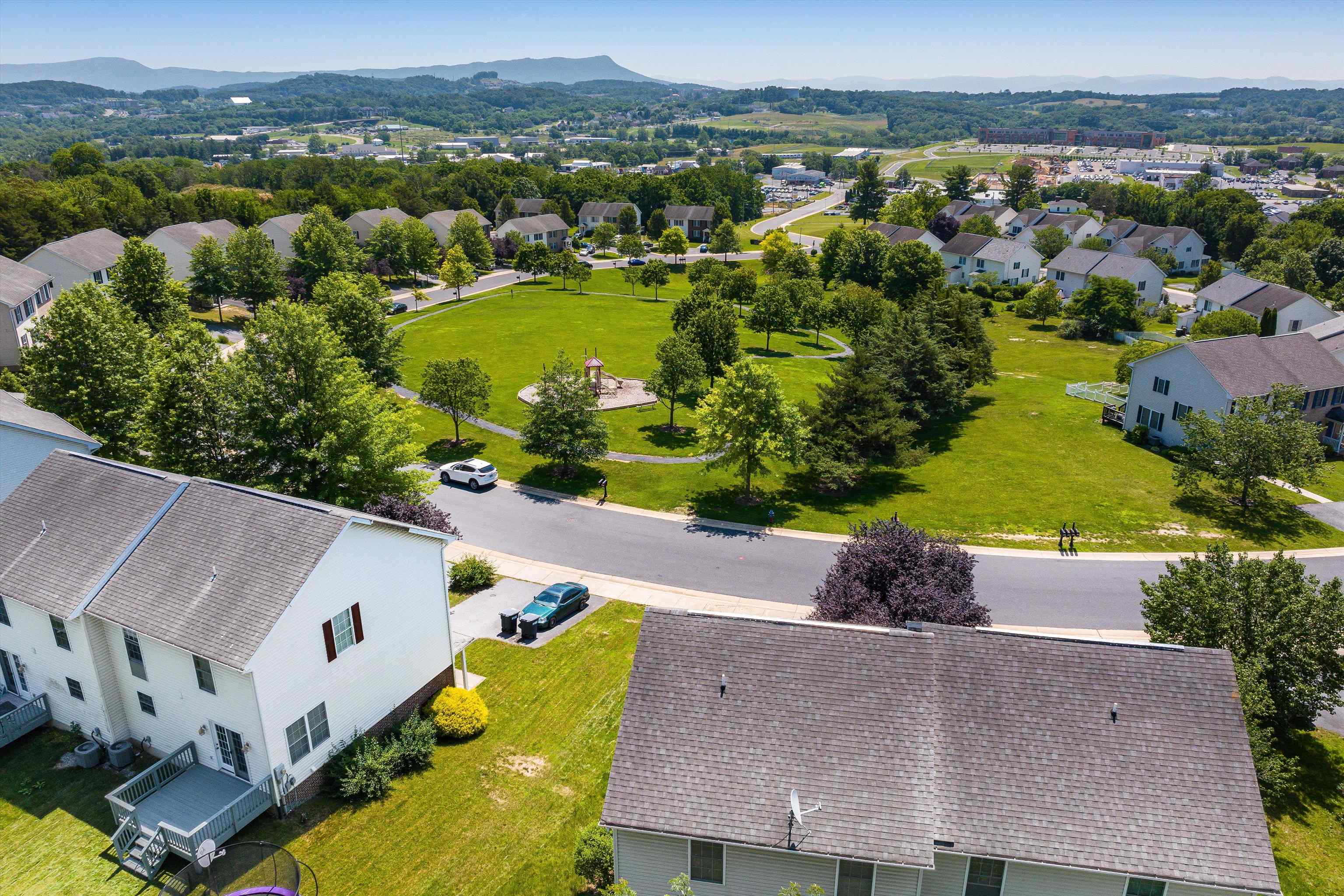 533 POINTE DR