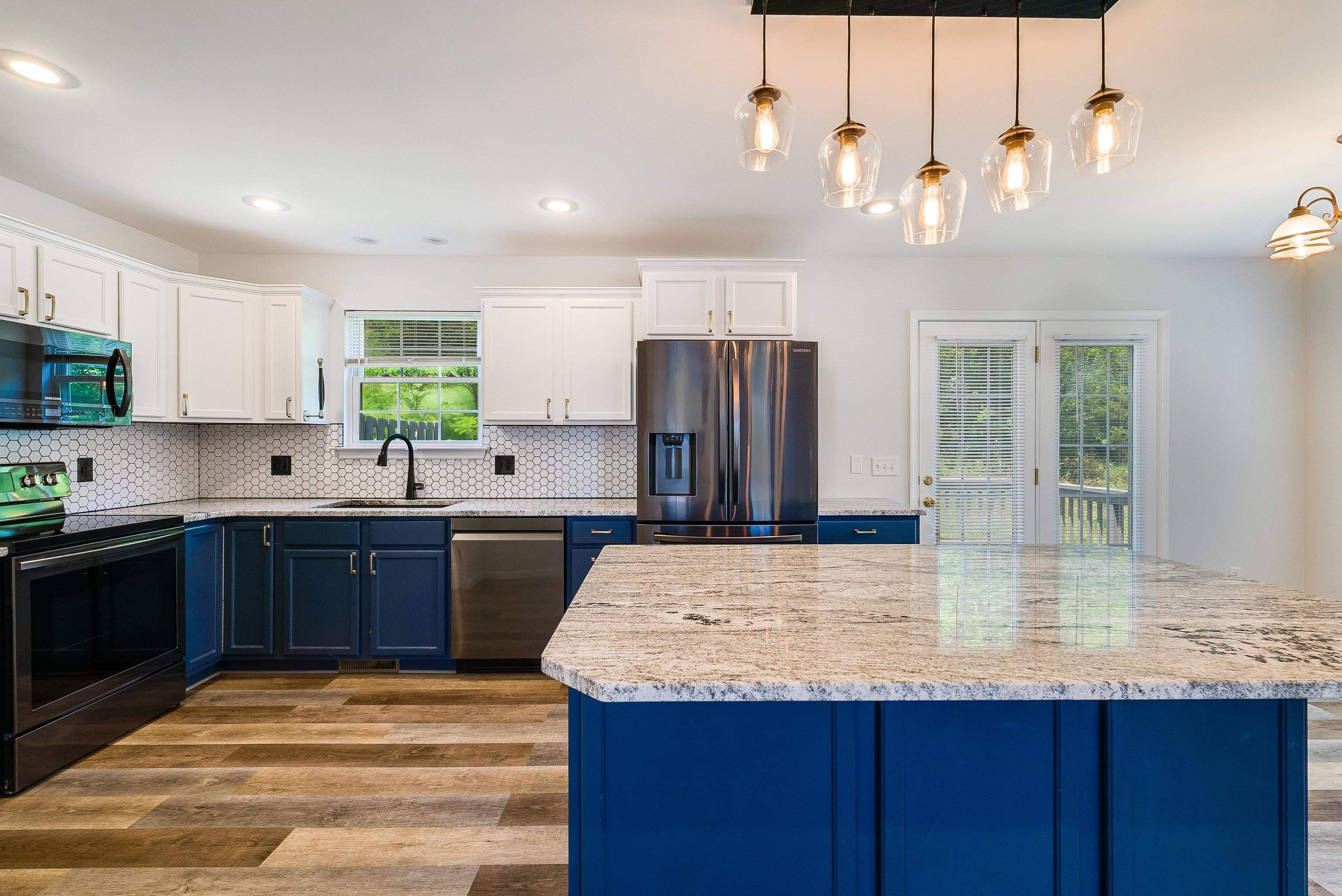 533 POINTE DR