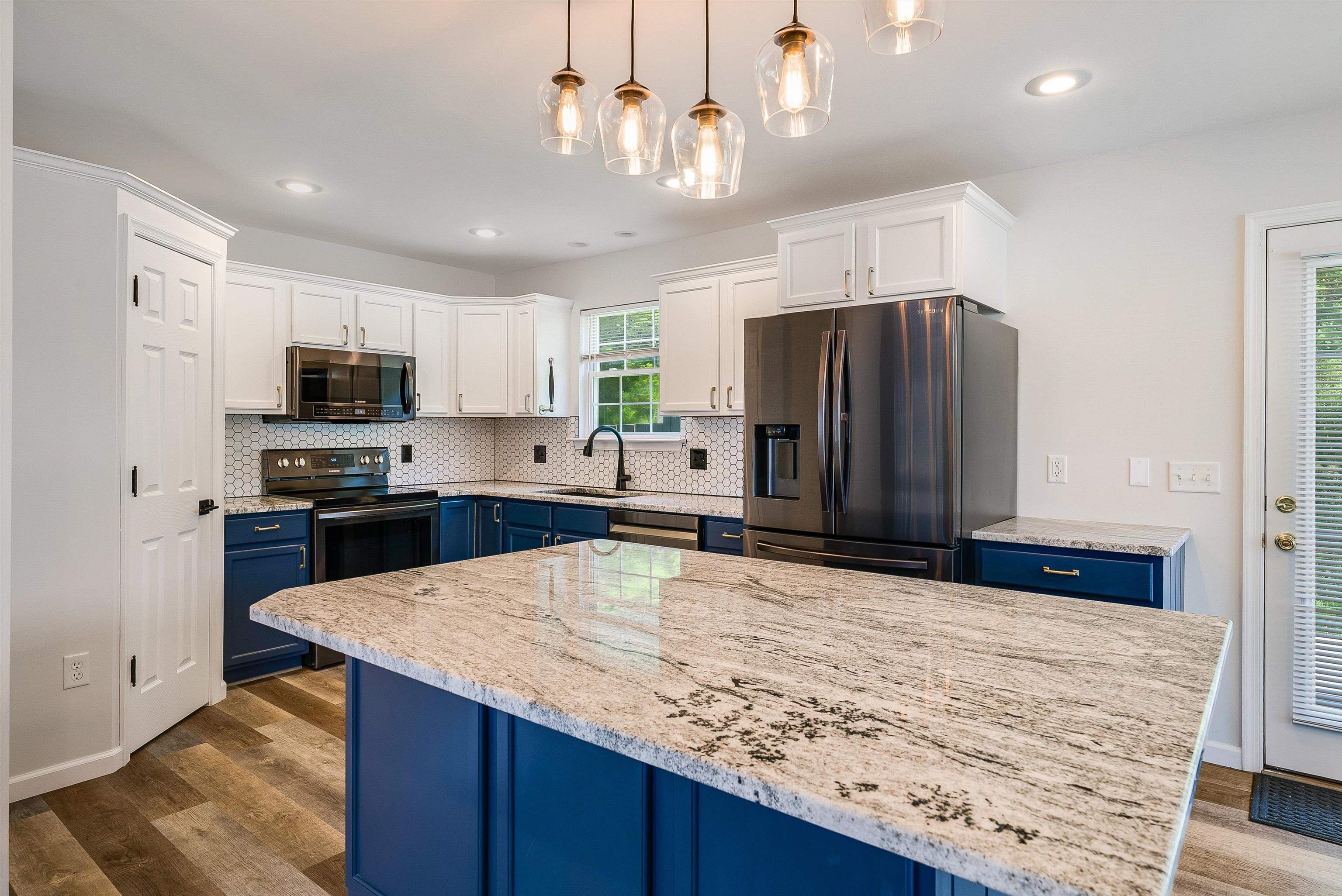 533 POINTE DR