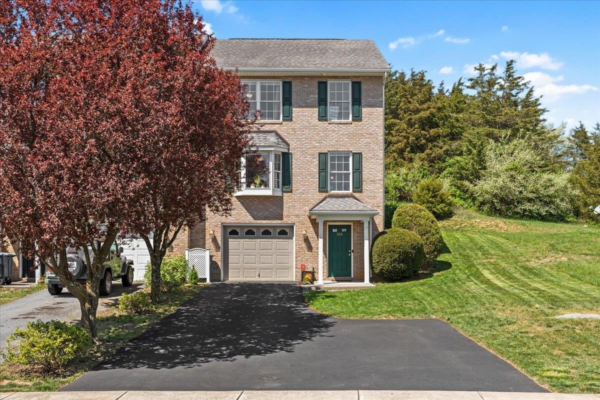 533 POINTE DR