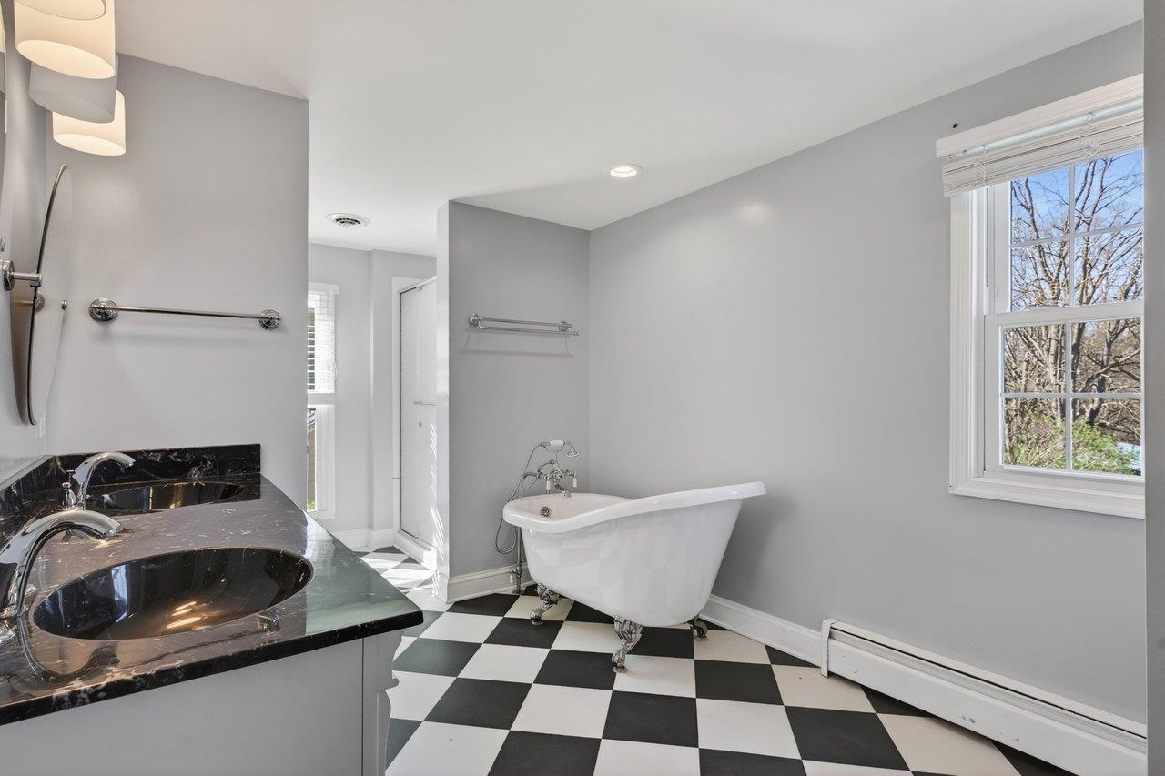 422 MECHANIC ST
