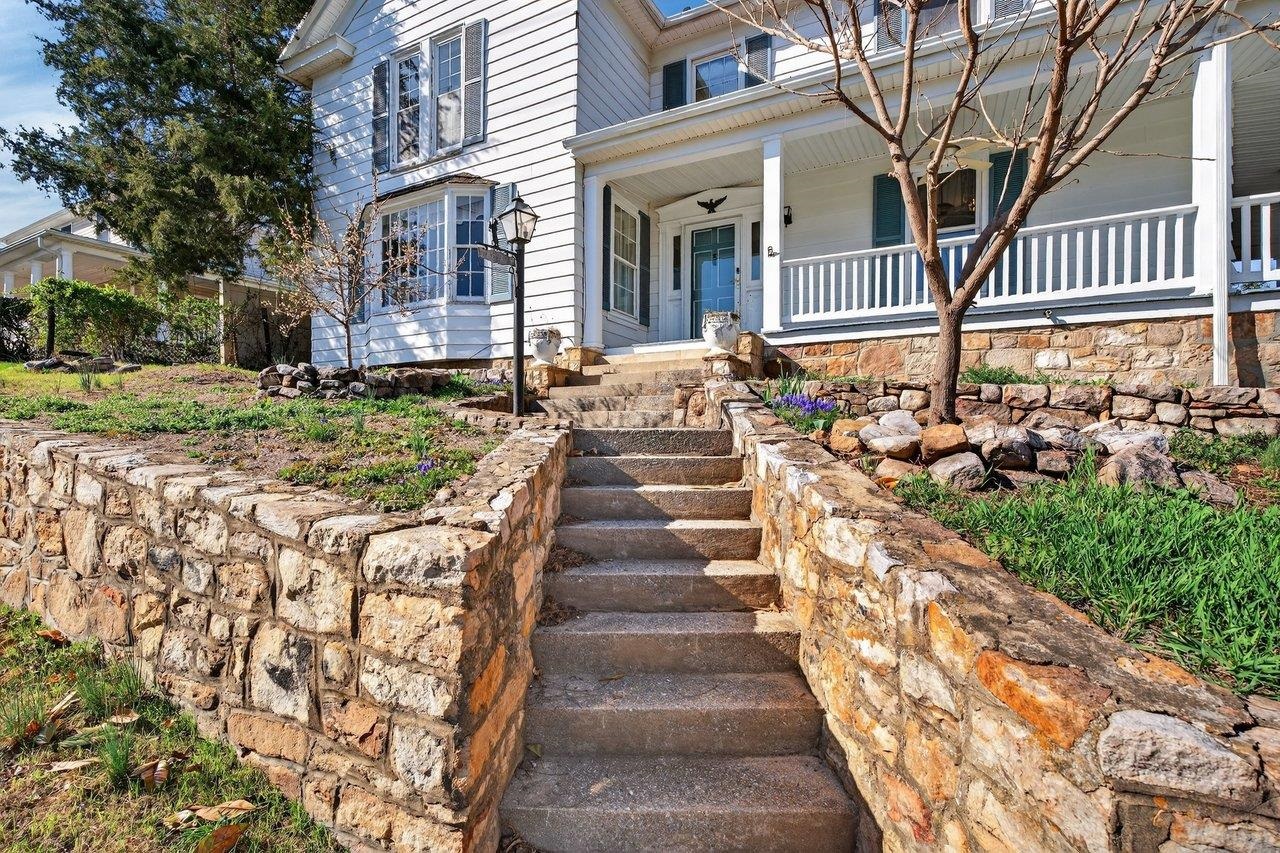 422 MECHANIC ST