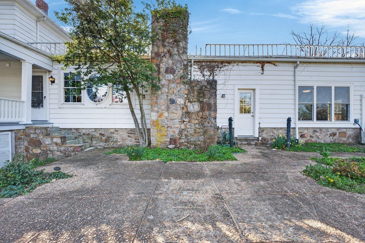 422 MECHANIC ST