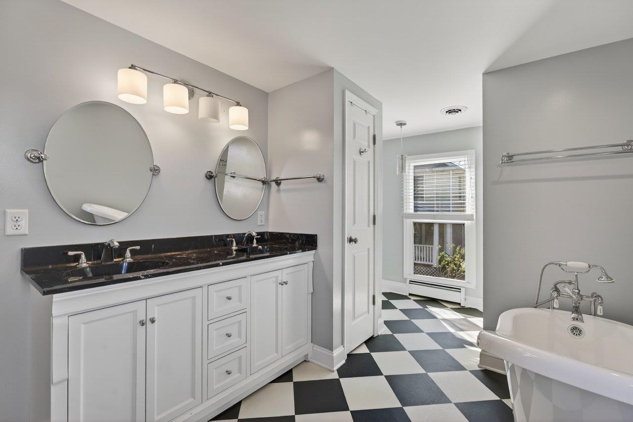 422 MECHANIC ST