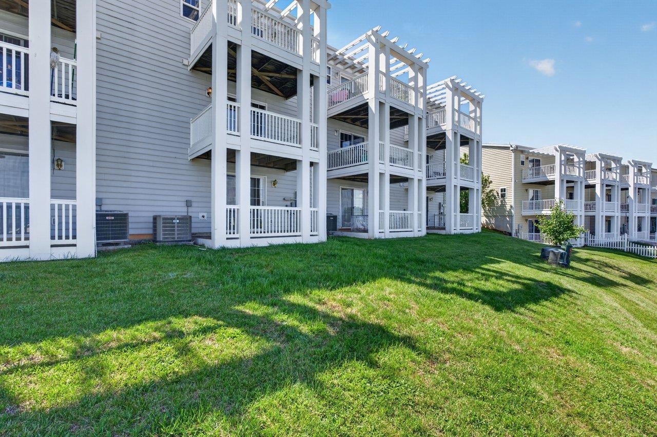 1226 OLD RICHMOND CIR