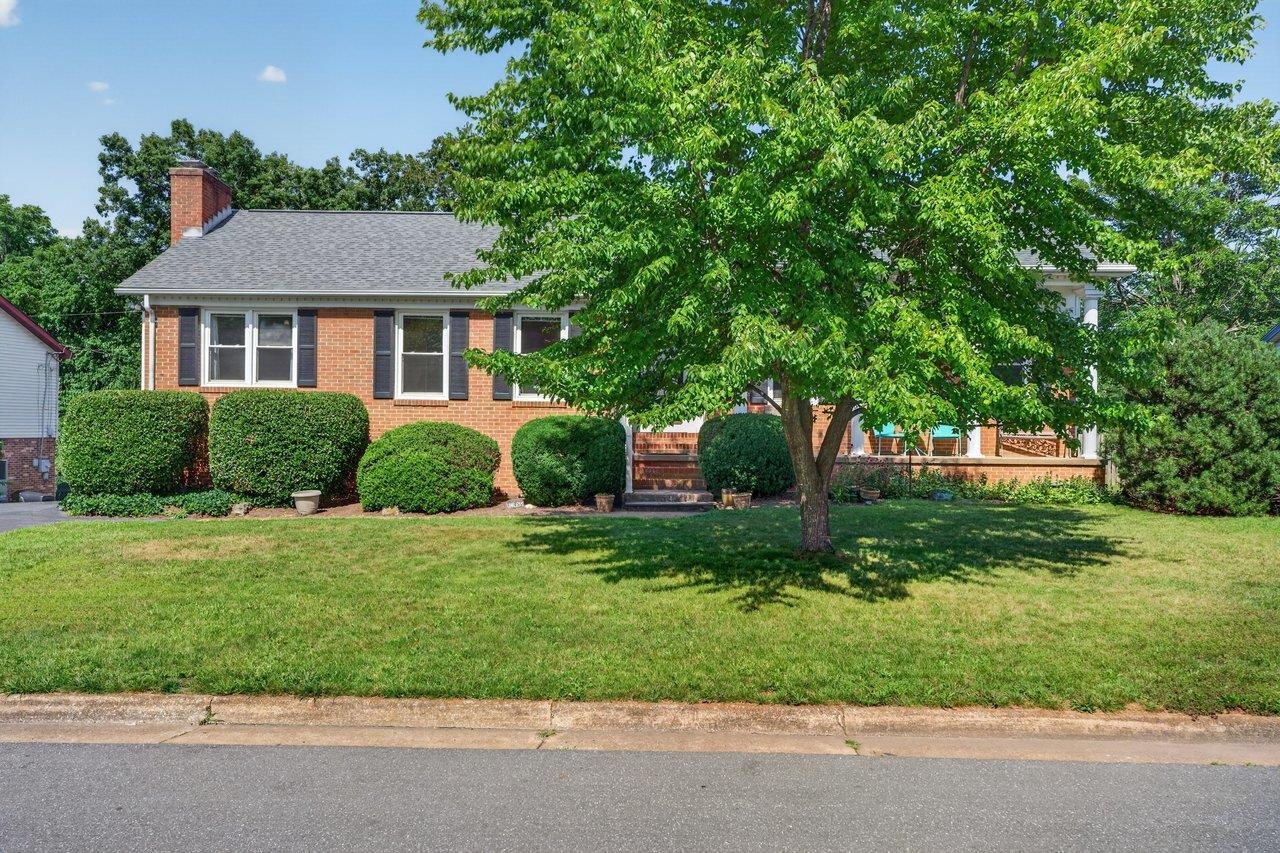1126 WOODLEIGH CT