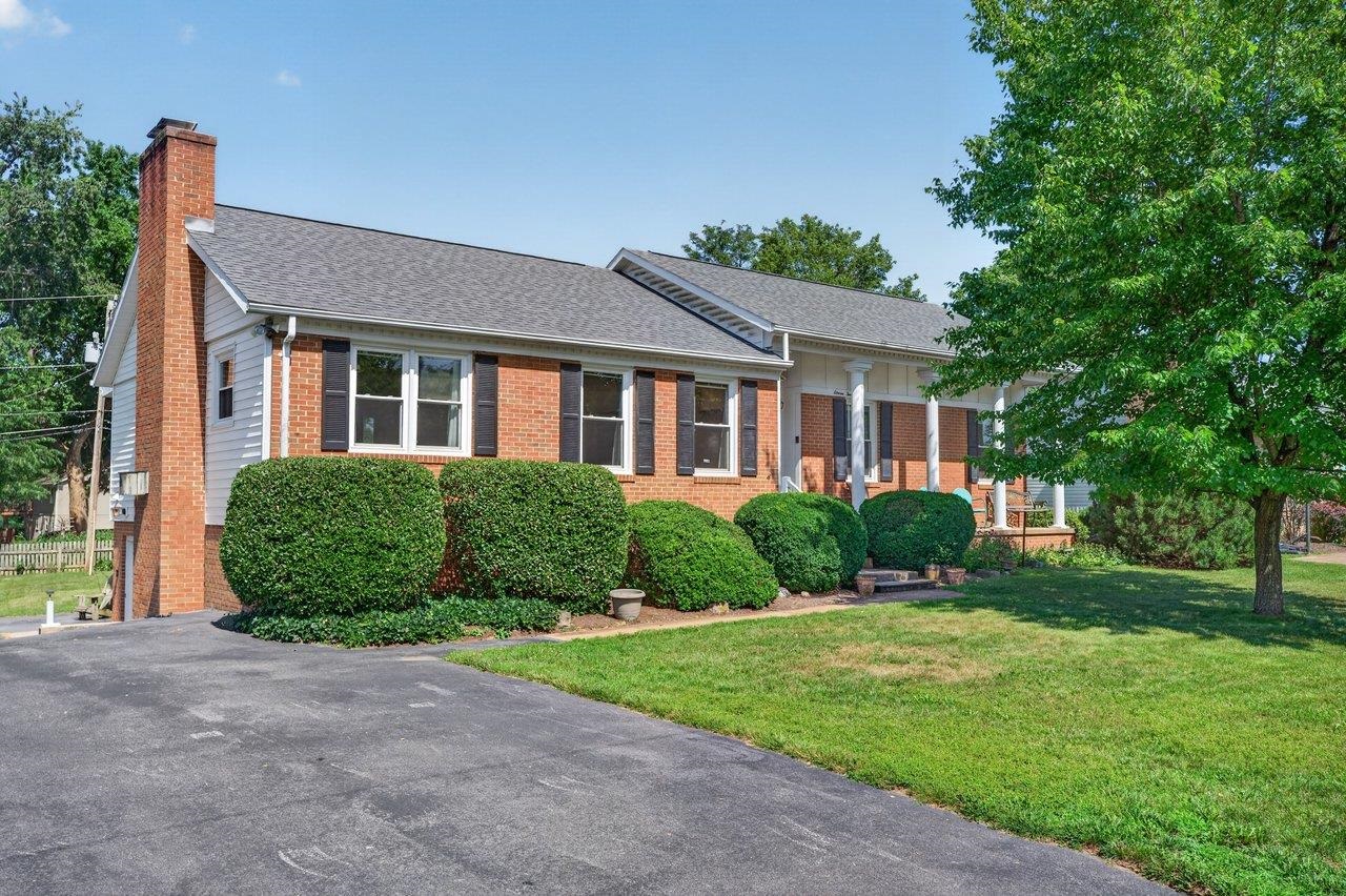 1126 WOODLEIGH CT