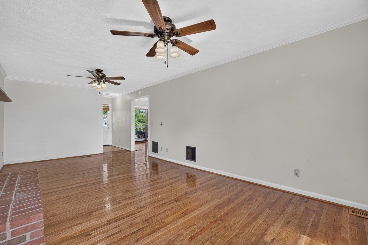 1126 WOODLEIGH CT