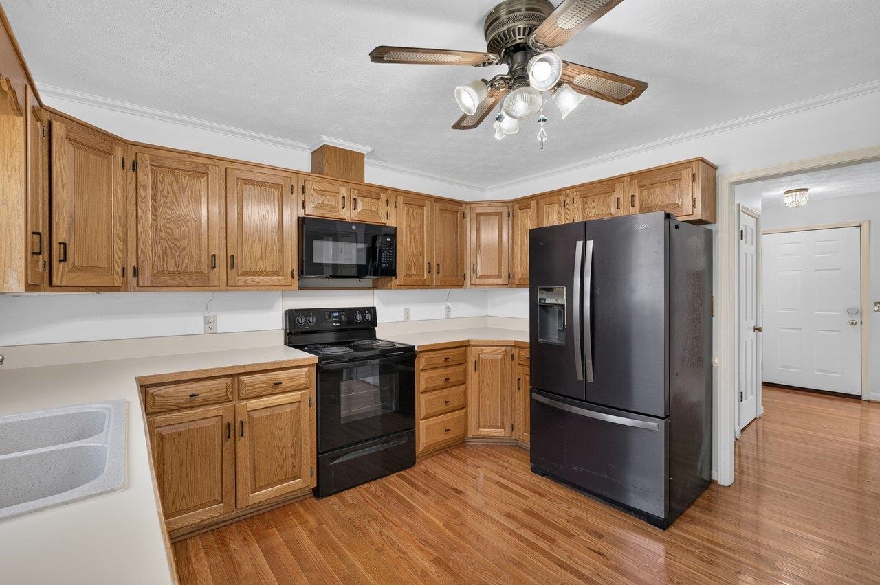 1126 WOODLEIGH CT