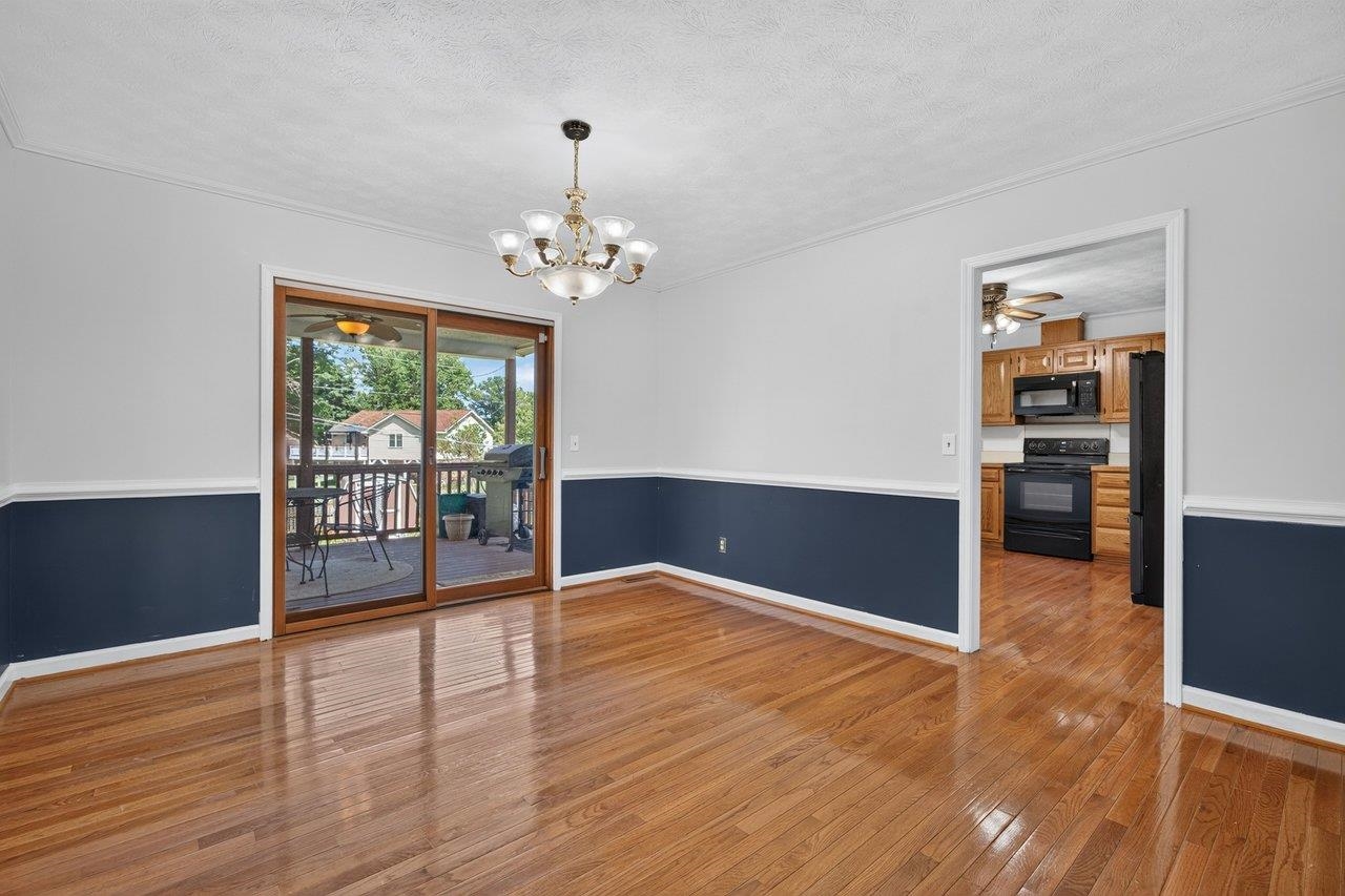 1126 WOODLEIGH CT