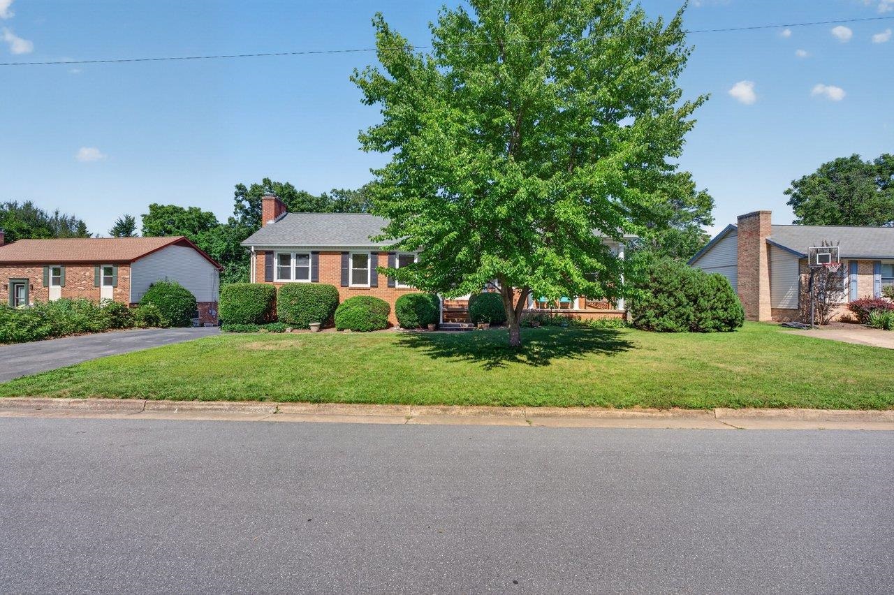 1126 WOODLEIGH CT