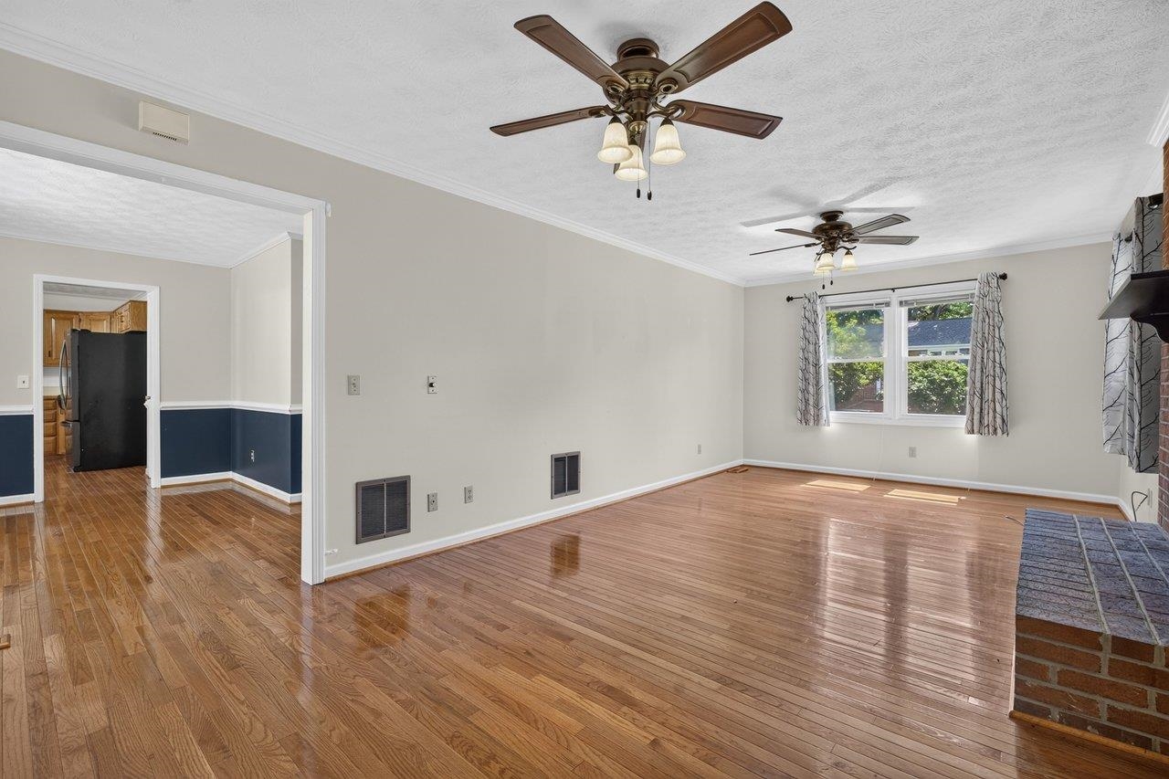 1126 WOODLEIGH CT