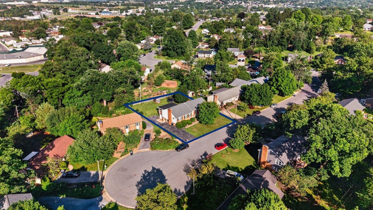 1126 WOODLEIGH CT