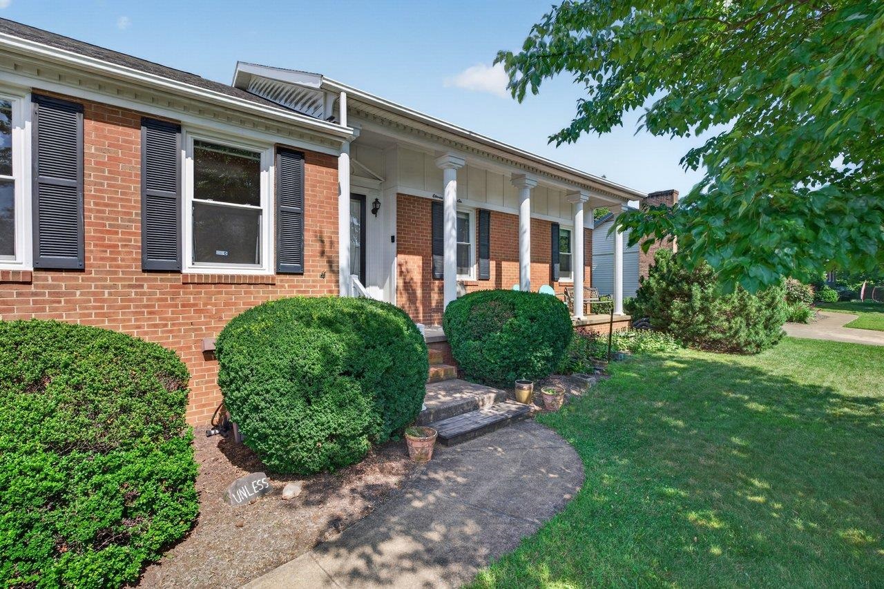 1126 WOODLEIGH CT