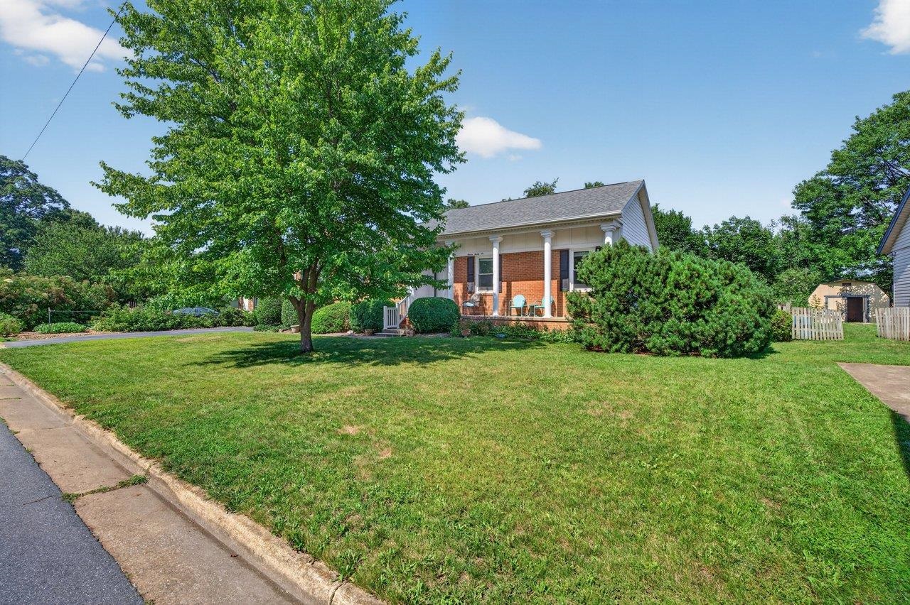 1126 WOODLEIGH CT