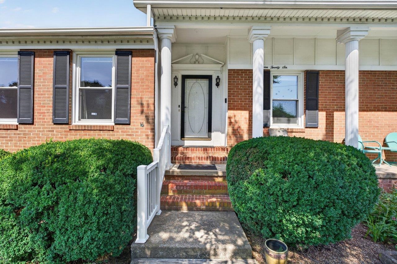1126 WOODLEIGH CT
