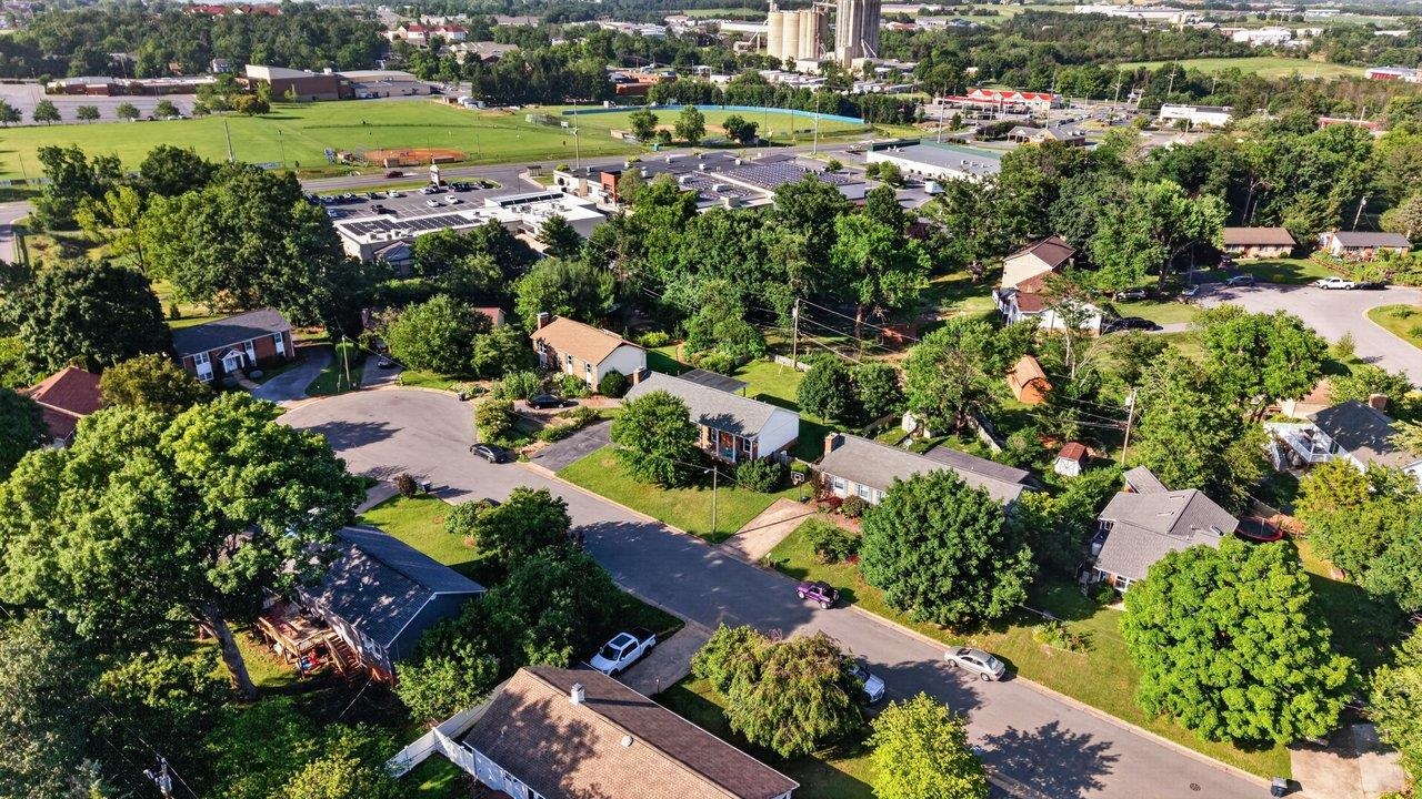 1126 WOODLEIGH CT