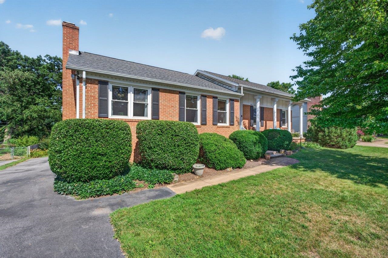 1126 WOODLEIGH CT