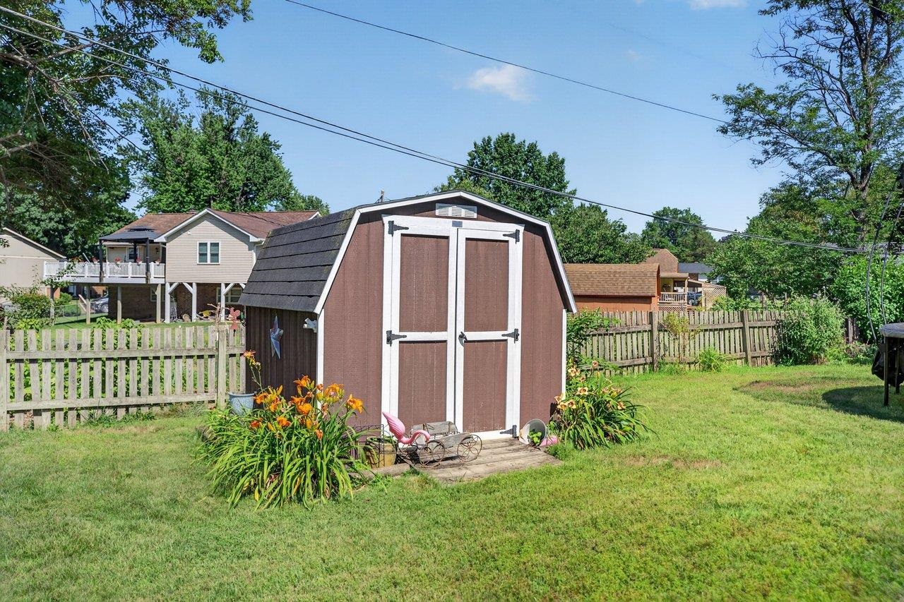 1126 WOODLEIGH CT