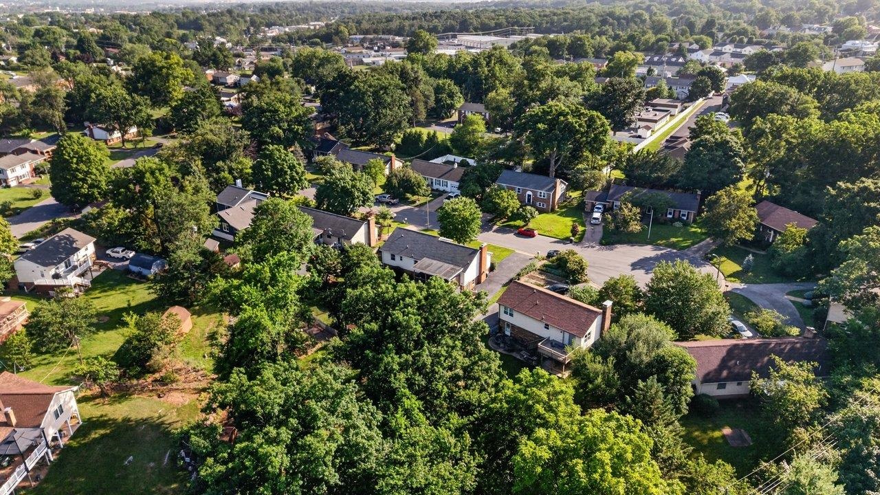 1126 WOODLEIGH CT