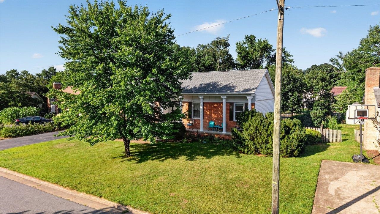 1126 WOODLEIGH CT