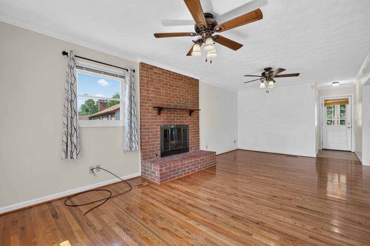 1126 WOODLEIGH CT