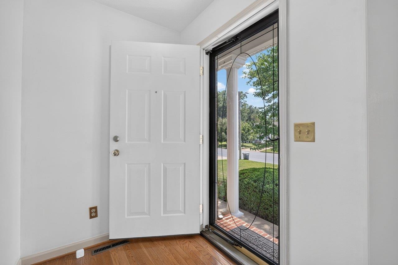 1126 WOODLEIGH CT