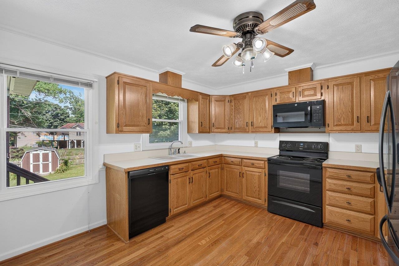 1126 WOODLEIGH CT
