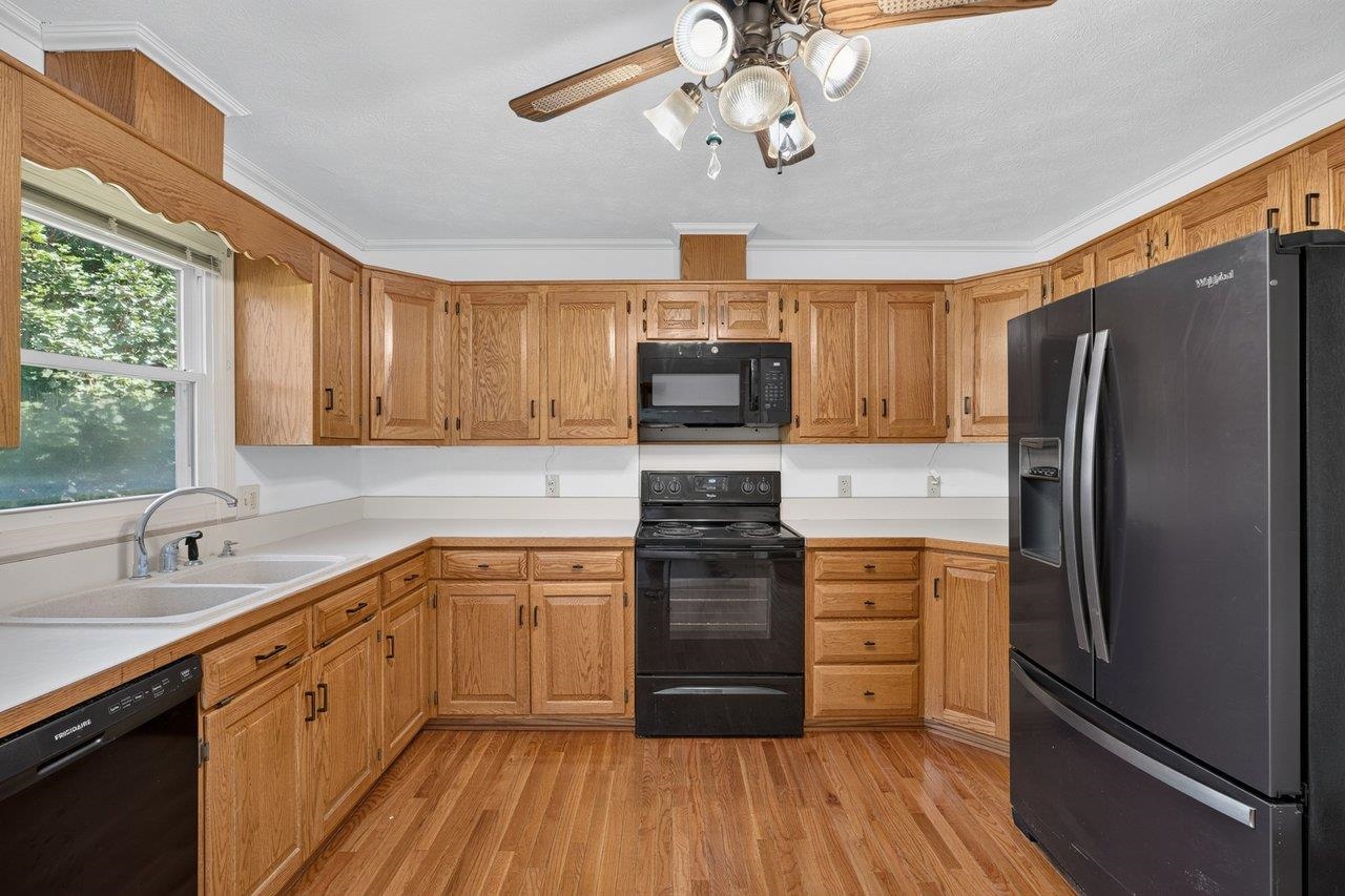 1126 WOODLEIGH CT