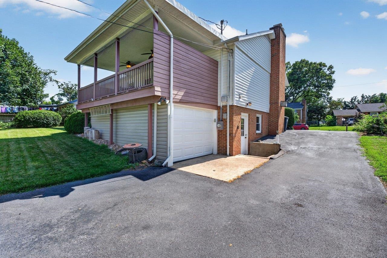1126 WOODLEIGH CT