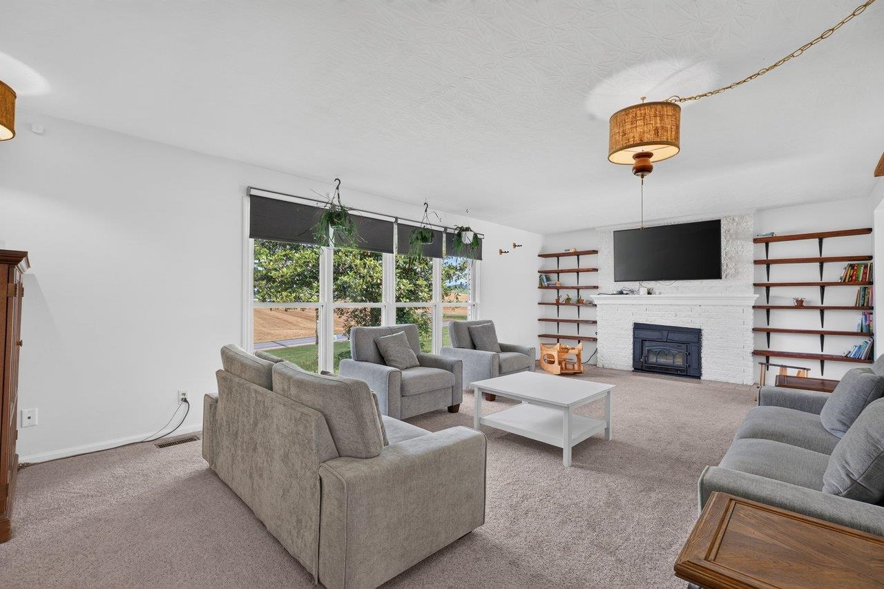 639 SILVER LAKE RD
