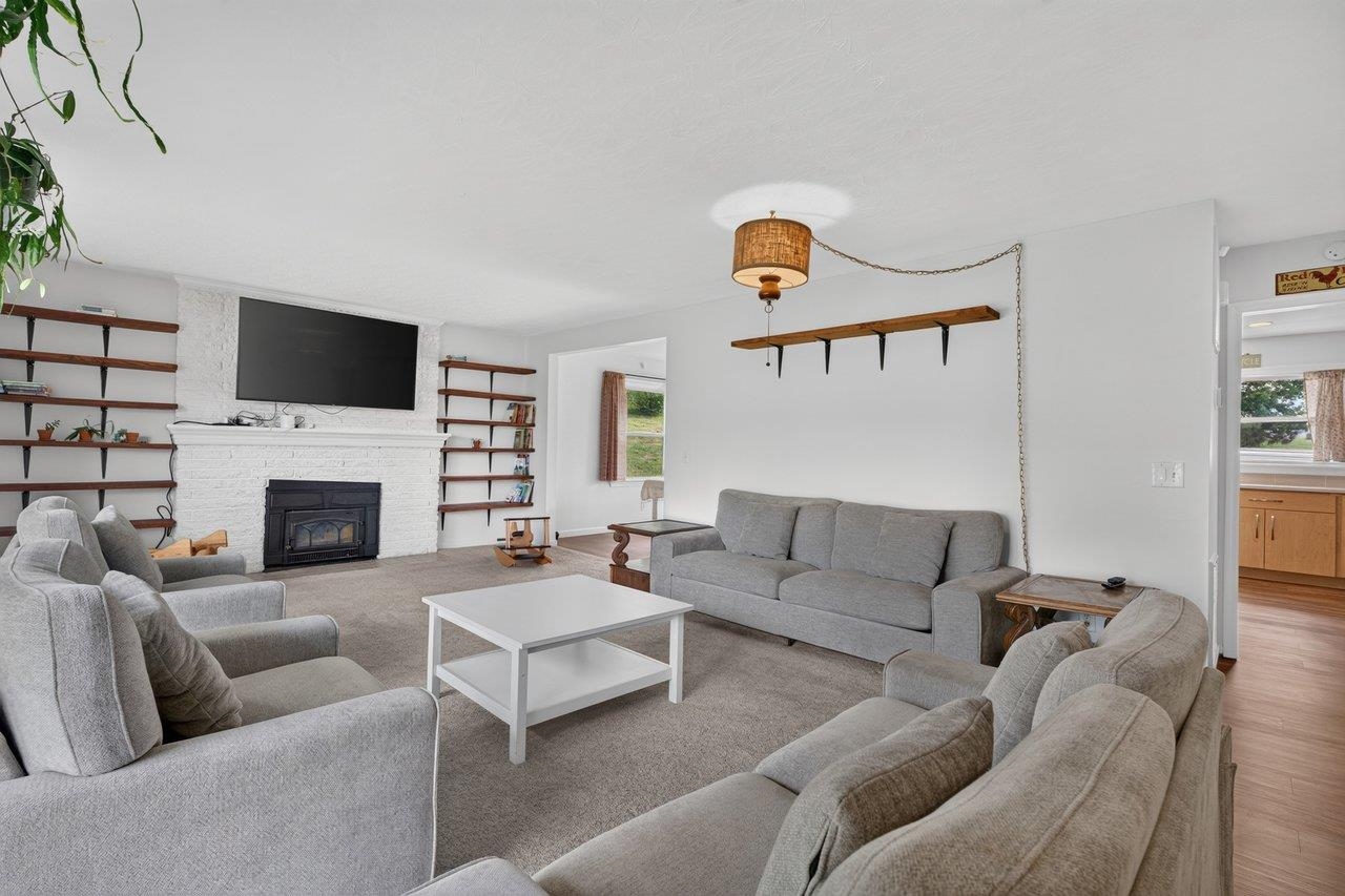 639 SILVER LAKE RD