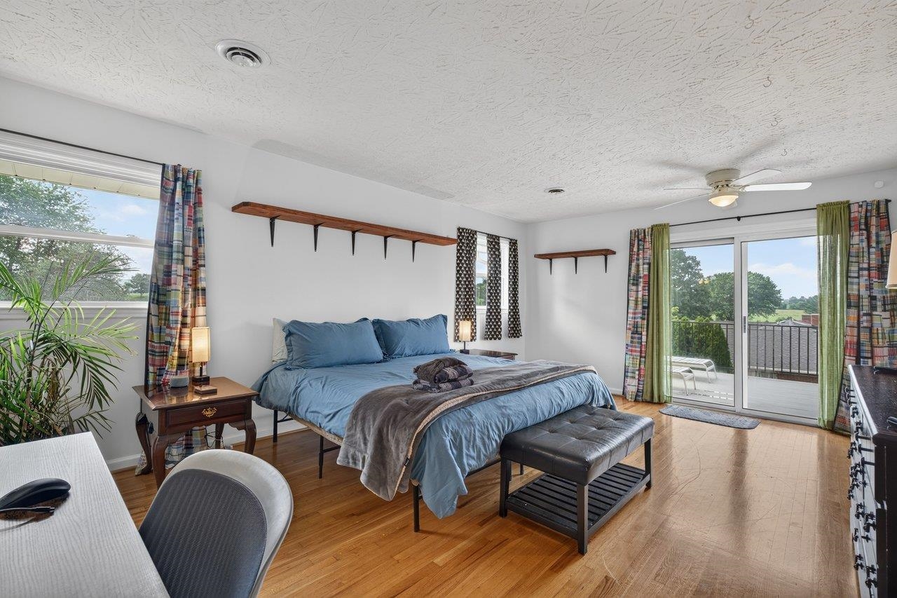 639 SILVER LAKE RD
