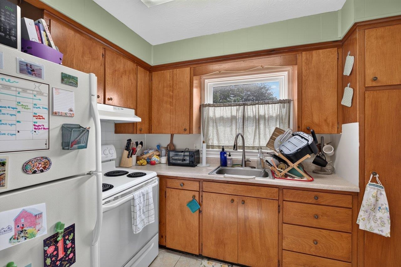 639 SILVER LAKE RD