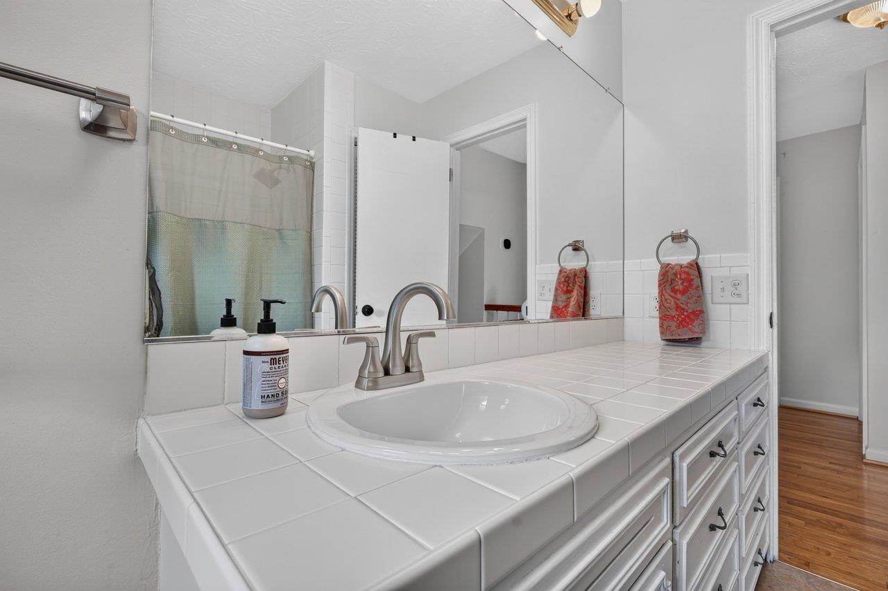 639 SILVER LAKE RD