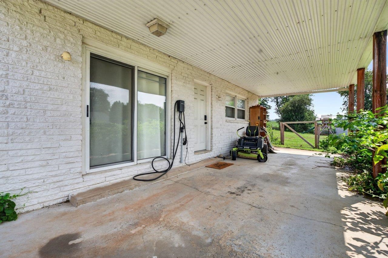 639 SILVER LAKE RD